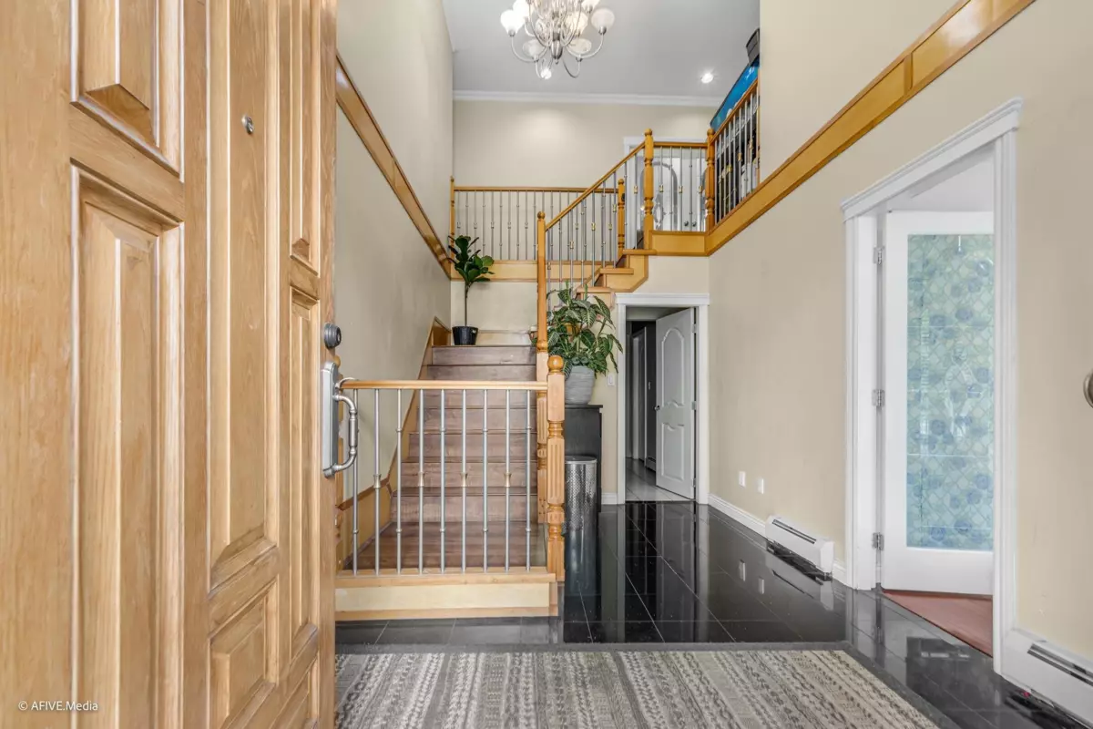 Living Room Photo of 9833 NE 128 Street, Surrey, BC