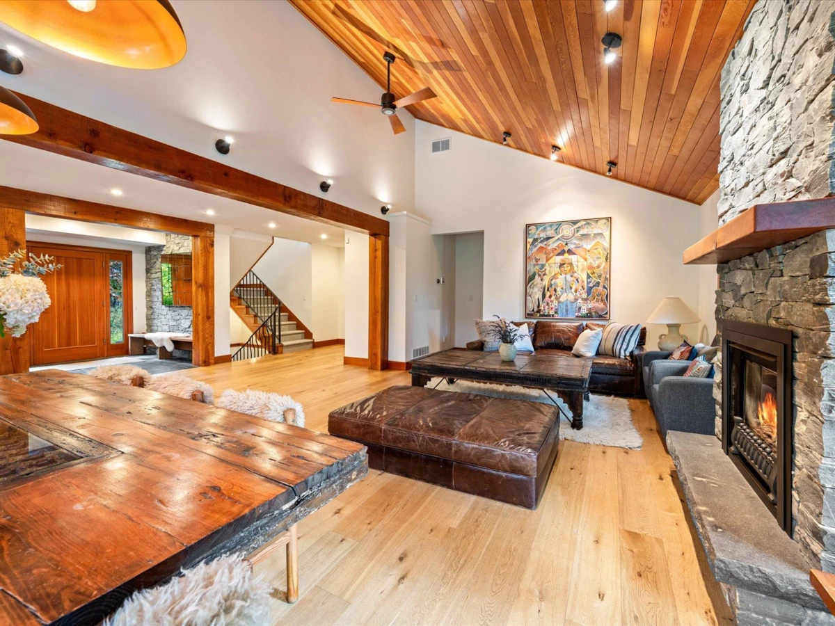 Living Room Photo of 8745 Idylwood Place, Whistler, BC