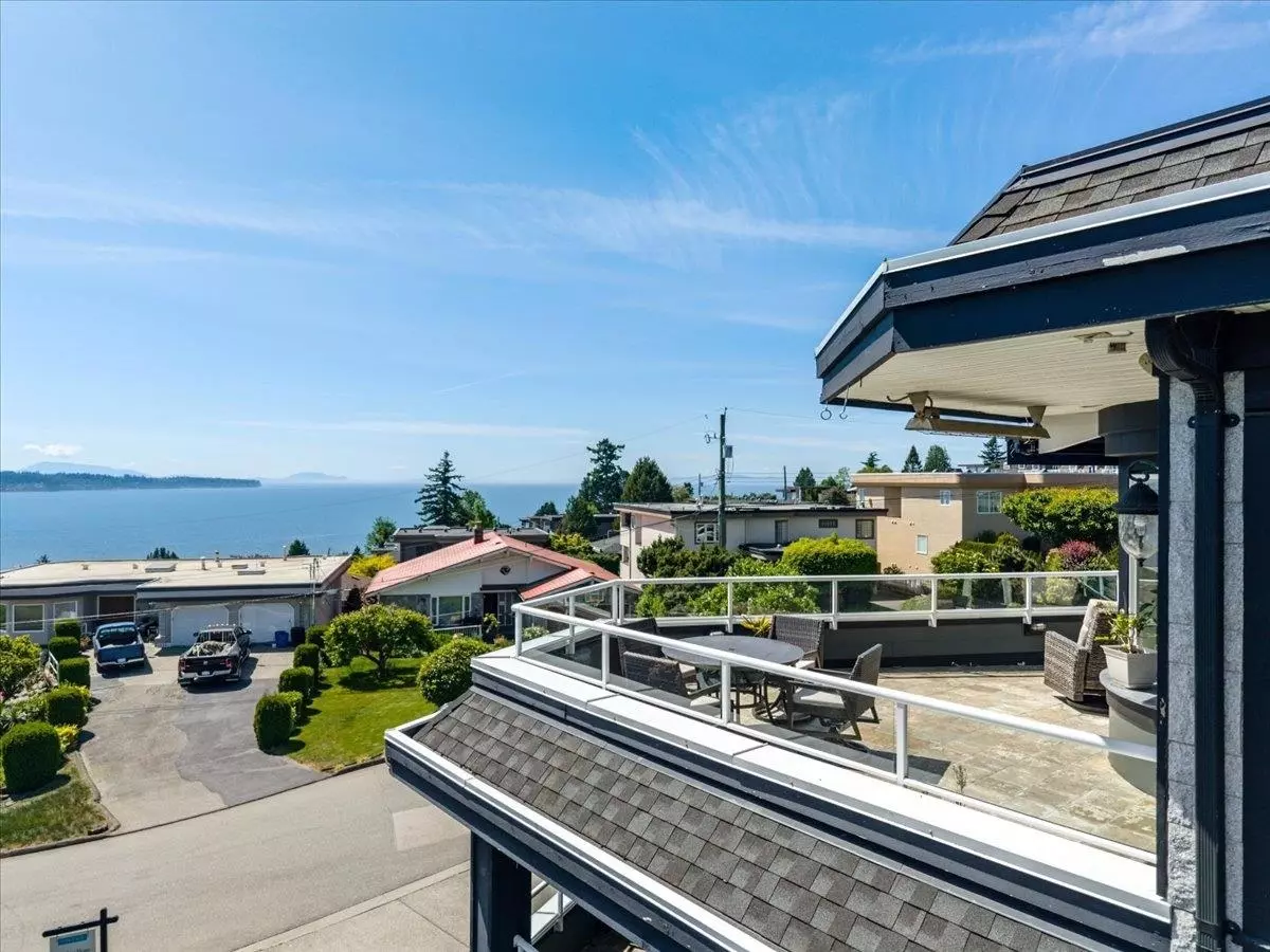 Family Room Photo of 1087 Finlay Street, White Rock, BC