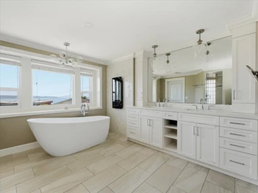 Entry Foyer Photo of 1087 Finlay Street, White Rock, BC
