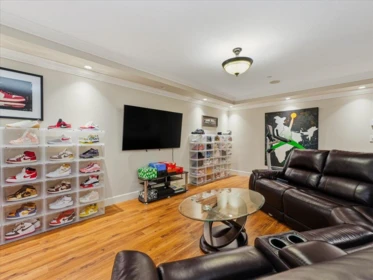 Hot Tub / Spa Photo of 1087 Finlay Street, White Rock, BC