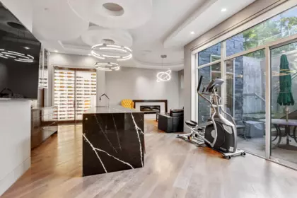 Entry Foyer Photo of 1909 Discovery Street, Vancouver, BC