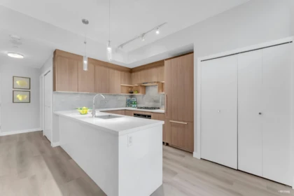 Kitchen Photo of 5 13720 100 Avenue, Surrey, BC