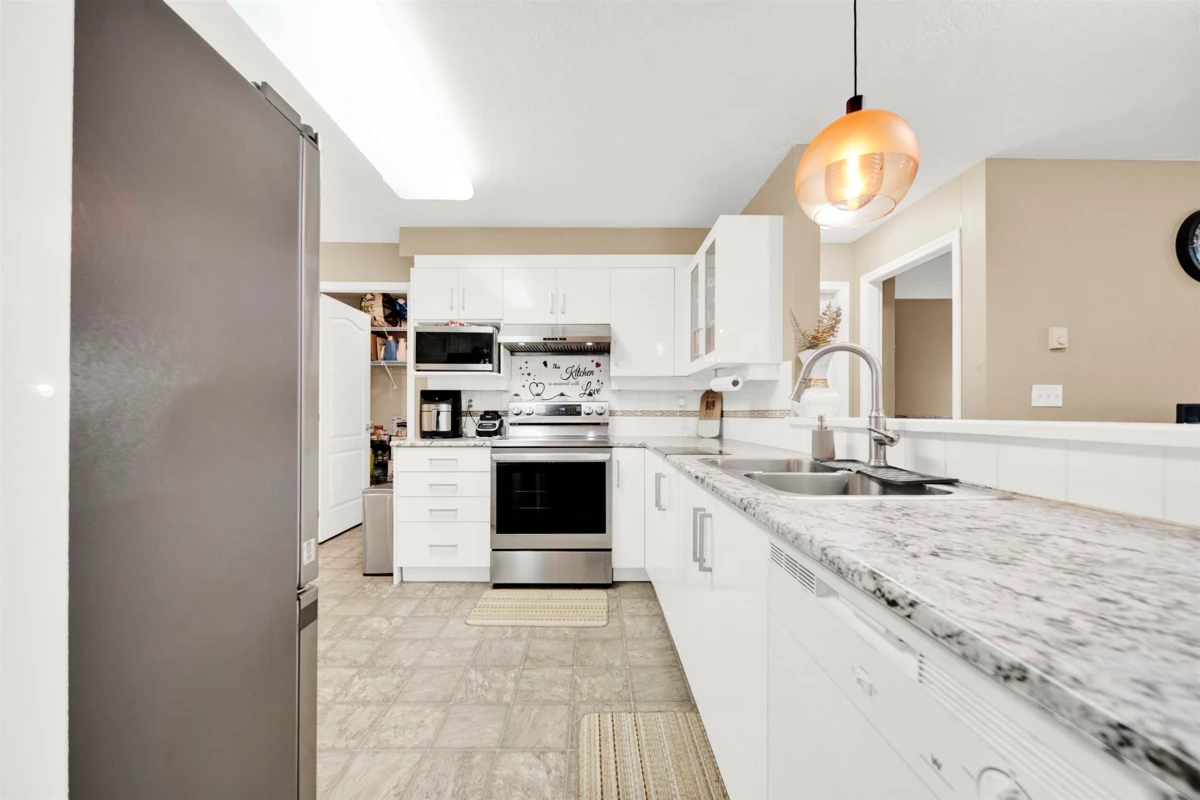 Dining Area Photo of 209 15298 20 Avenue, Surrey, BC