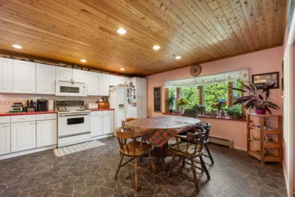Primary Bedroom Photo of 47400 Extrom Road, Chilliwack, BC