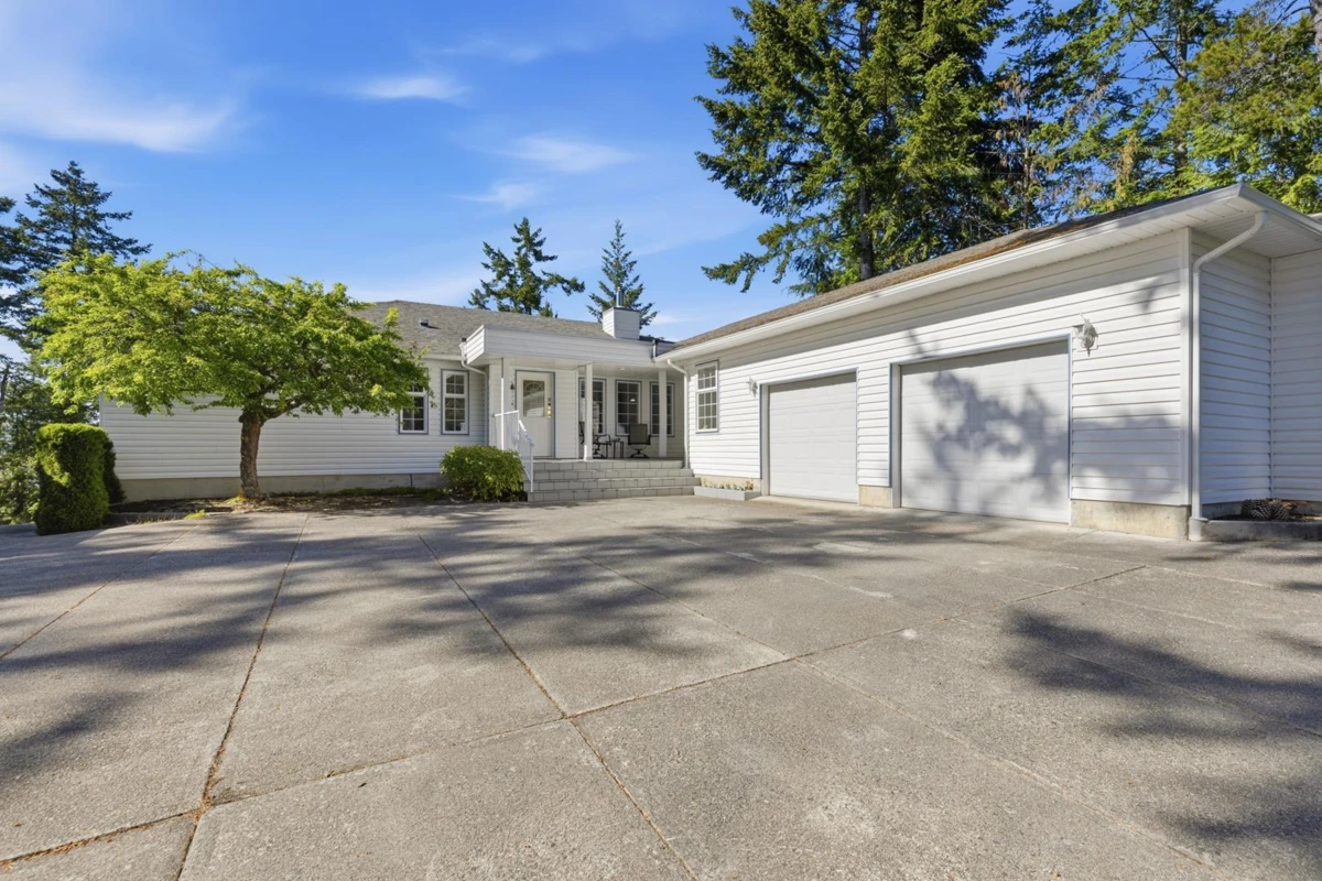 Family Room Photo of 4065 Francis Peninsula Road, Madeira Park, BC