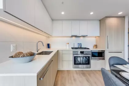 Kitchen Photo of 809 318 Alderson Avenue, Coquitlam, BC