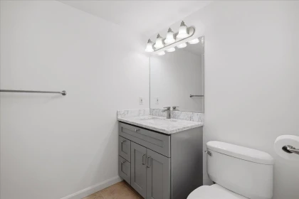 Hallway Photo of 702 615 Hamilton Street, New Westminster, BC