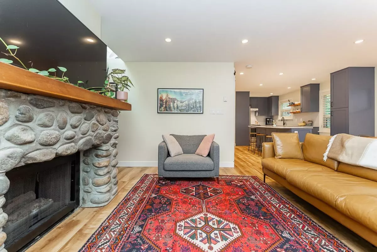 Family Room Photo of 5 219 E 8th Street, North Vancouver, BC