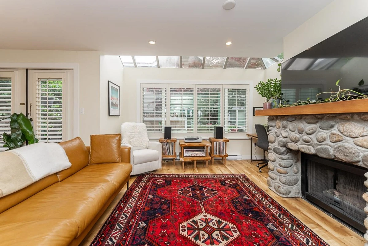 Living Room Photo of 5 219 E 8th Street, North Vancouver, BC