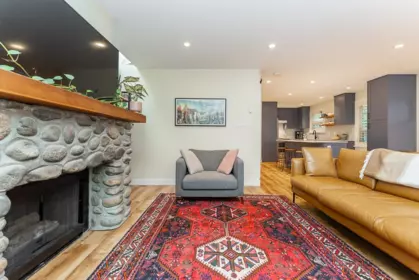 5 219 E 8th Street, North Vancouver, BC, North Vancouver — Townhouse for sale