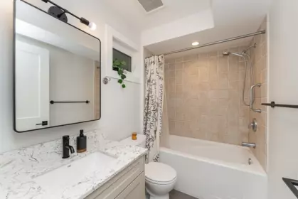 Office / Den Photo of 5 219 E 8th Street, North Vancouver, BC
