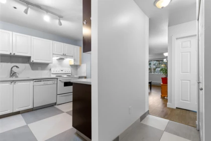 Kitchen Island Photo of 502 1310 Cariboo Street, New Westminster, BC