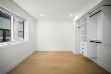 Kitchen Island Photo of 1 3576 E Pender Street, Vancouver, BC