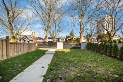 Laundry Room Photo of 1 3576 E Pender Street, Vancouver, BC