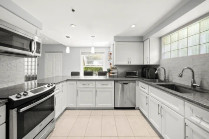 Pantry Photo of 601 W 16th Avenue, Vancouver, BC