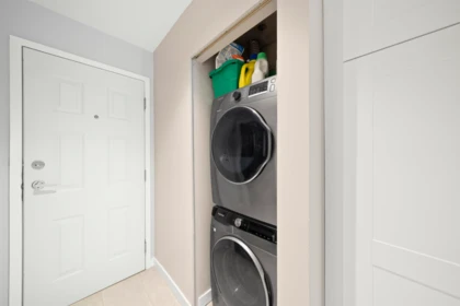 Powder Room Photo of 601 W 16th Avenue, Vancouver, BC