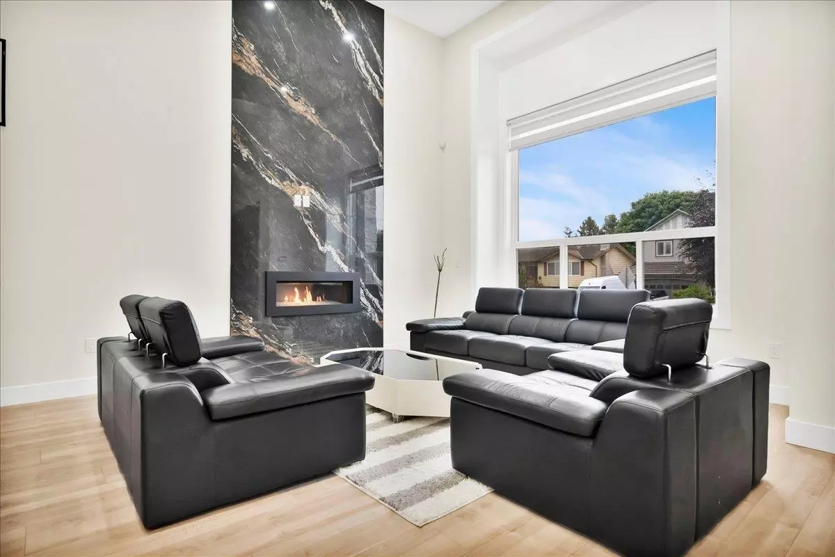 Living Room Photo of 11927 85a Avenue, Delta, BC