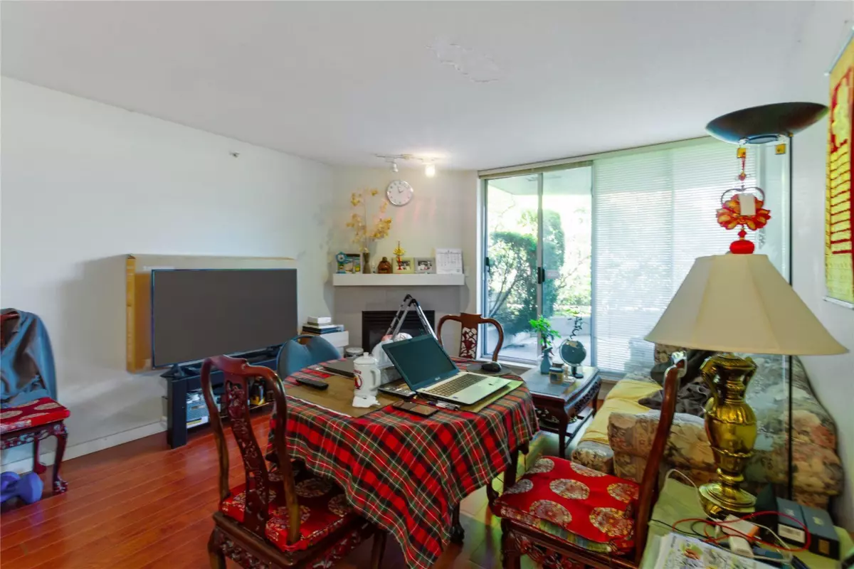 Family Room Photo of 226 8480 Granville Avenue, Richmond, BC