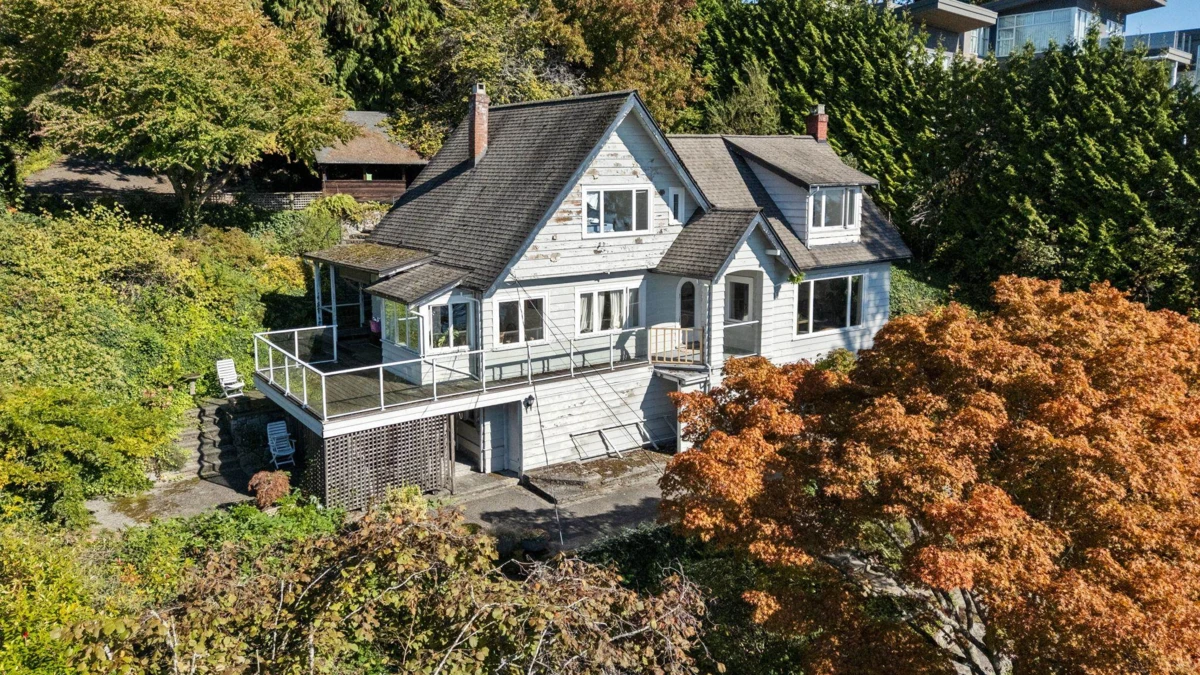 Family Room Photo of 3721 SUNSET LANE, West Vancouver BC V7V 1N3