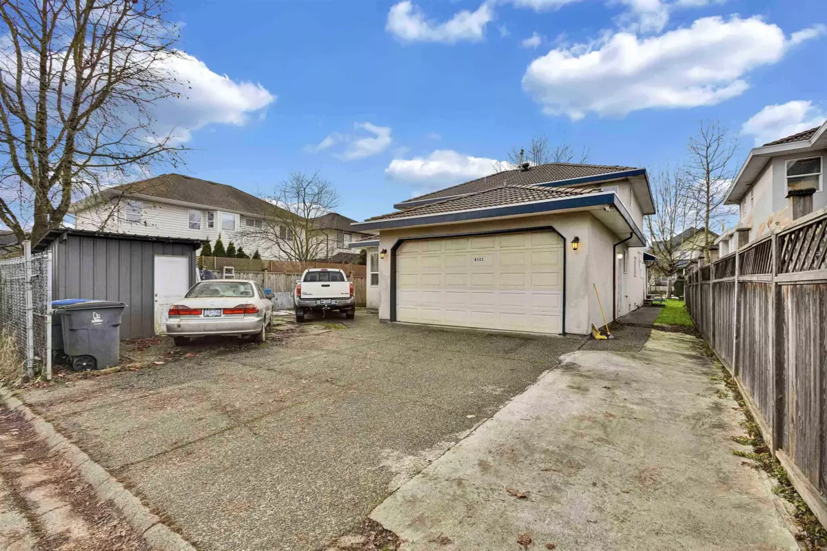 Family Room Photo of 6122 168 Street, Surrey, BC