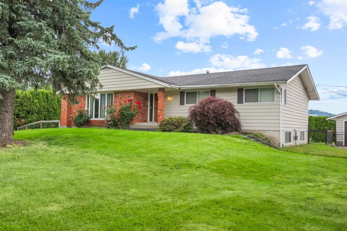 Family Room Photo of 44081 Keith Wilson Road, Chilliwack, BC