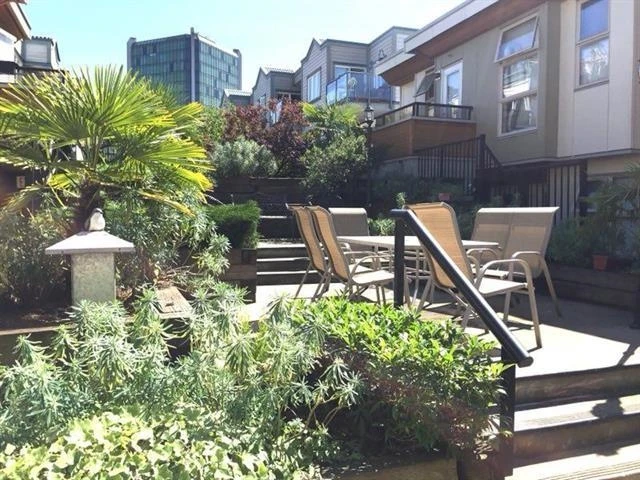 Family Room Photo of 35 638 W 6th Avenue, Vancouver, BC