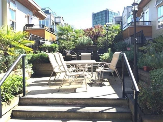 Living Room Photo of 35 638 W 6th Avenue, Vancouver, BC