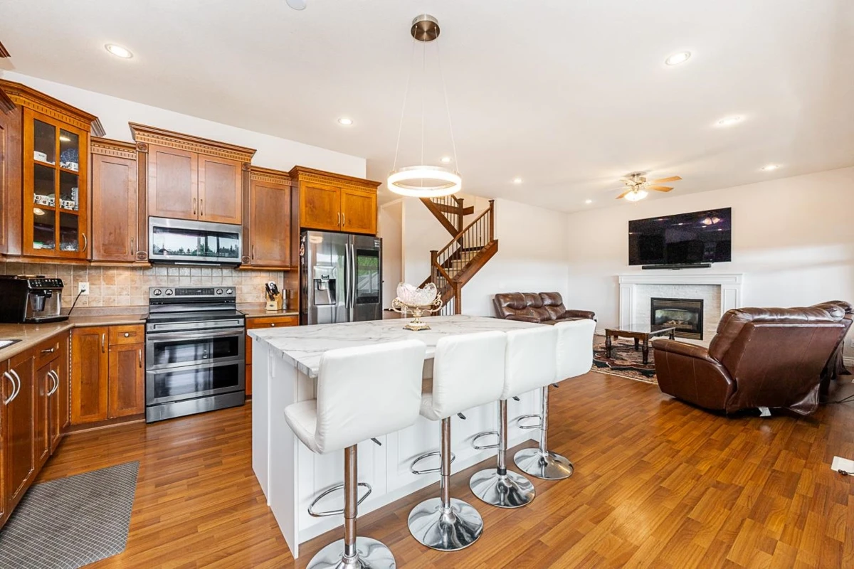 Living Room Photo of 24382 104 Avenue, Maple Ridge, BC