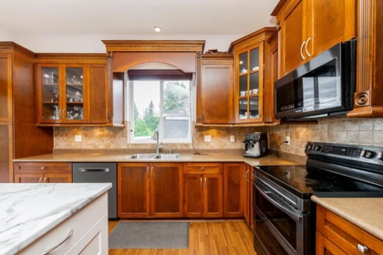 Kitchen Photo of 24382 104 Avenue, Maple Ridge, BC