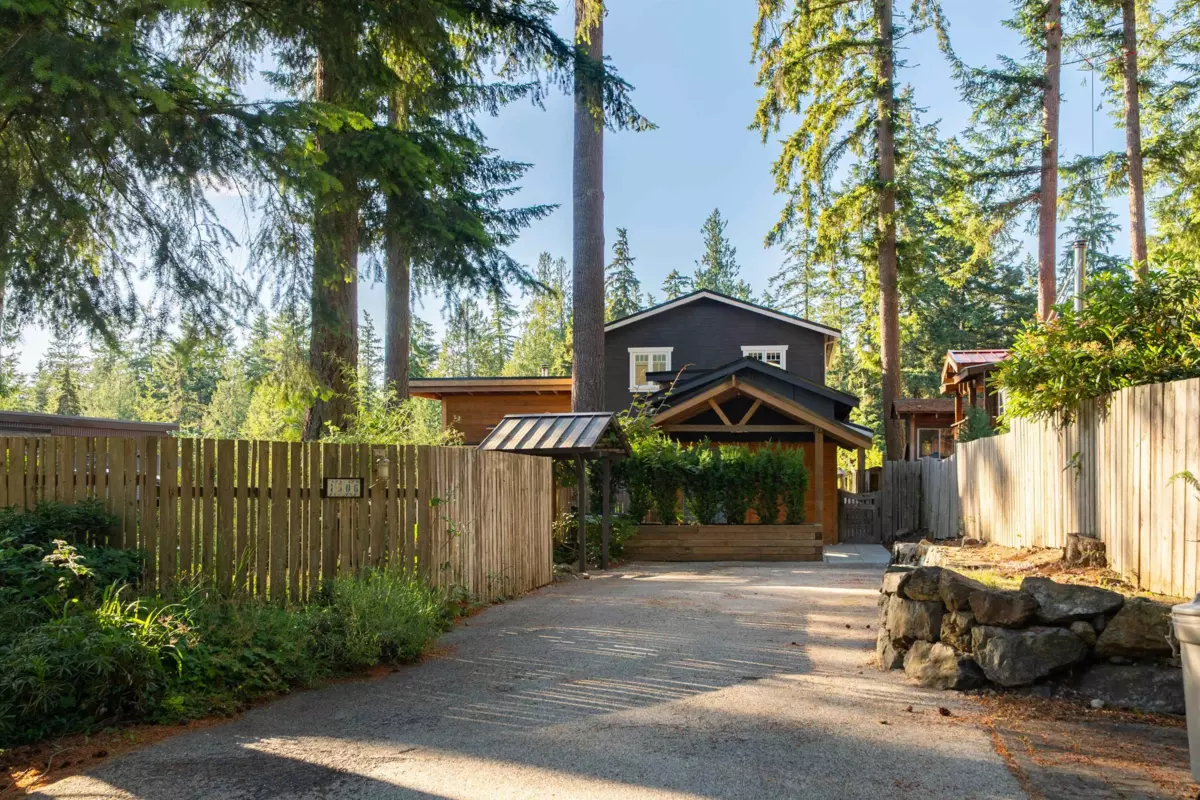 Living Room Photo of 1506 Whitesails Drive, Bowen Island, BC