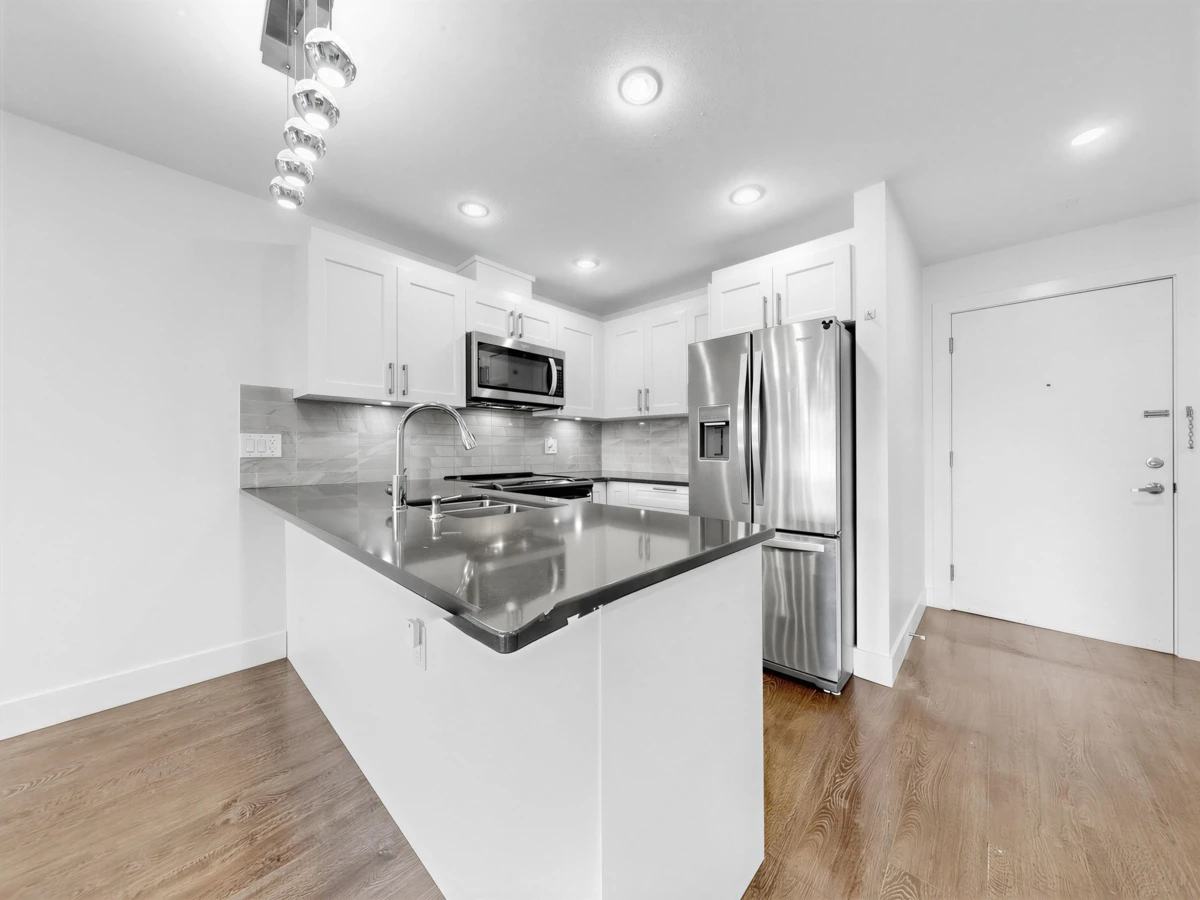 Family Room Photo of 401 1990 Westminster Avenue, Port Coquitlam, BC