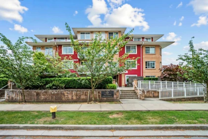 Front Yard Photo of 401 1990 Westminster Avenue, Port Coquitlam, BC