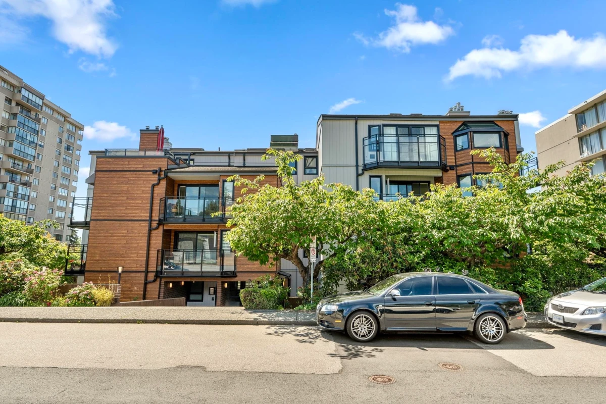 Family Room Photo of 403 1340 Duchess Avenue, West Vancouver, BC