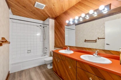 Mudroom Photo of 403 1340 Duchess Avenue, West Vancouver, BC