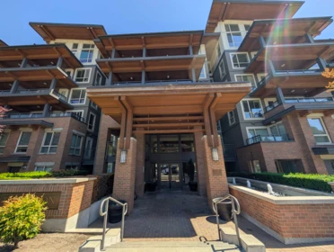 Swimming Pool Photo of 414 500 Royal Avenue, New Westminster, BC