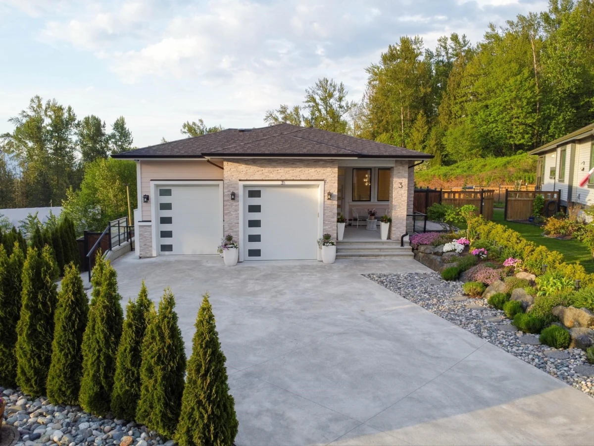 Family Room Photo of 3 8295 Nixon Road, Chilliwack, BC