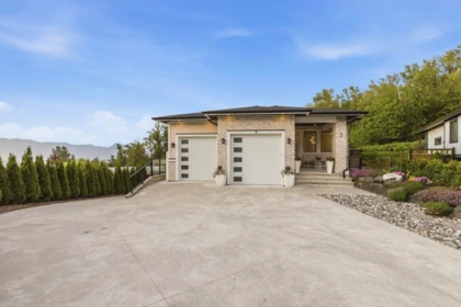 3 8295 Nixon Road, Chilliwack, BC, Chilliwack — Single Family Residence for sale