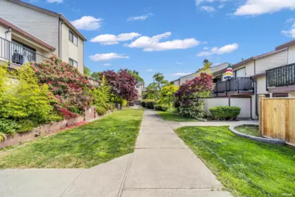 Hot Tub / Spa Photo of 10 7561 Humphries Court, Burnaby, BC