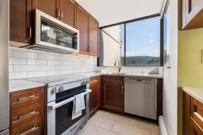 Kitchen Island Photo of 607 9280 Salish Court, Burnaby, BC