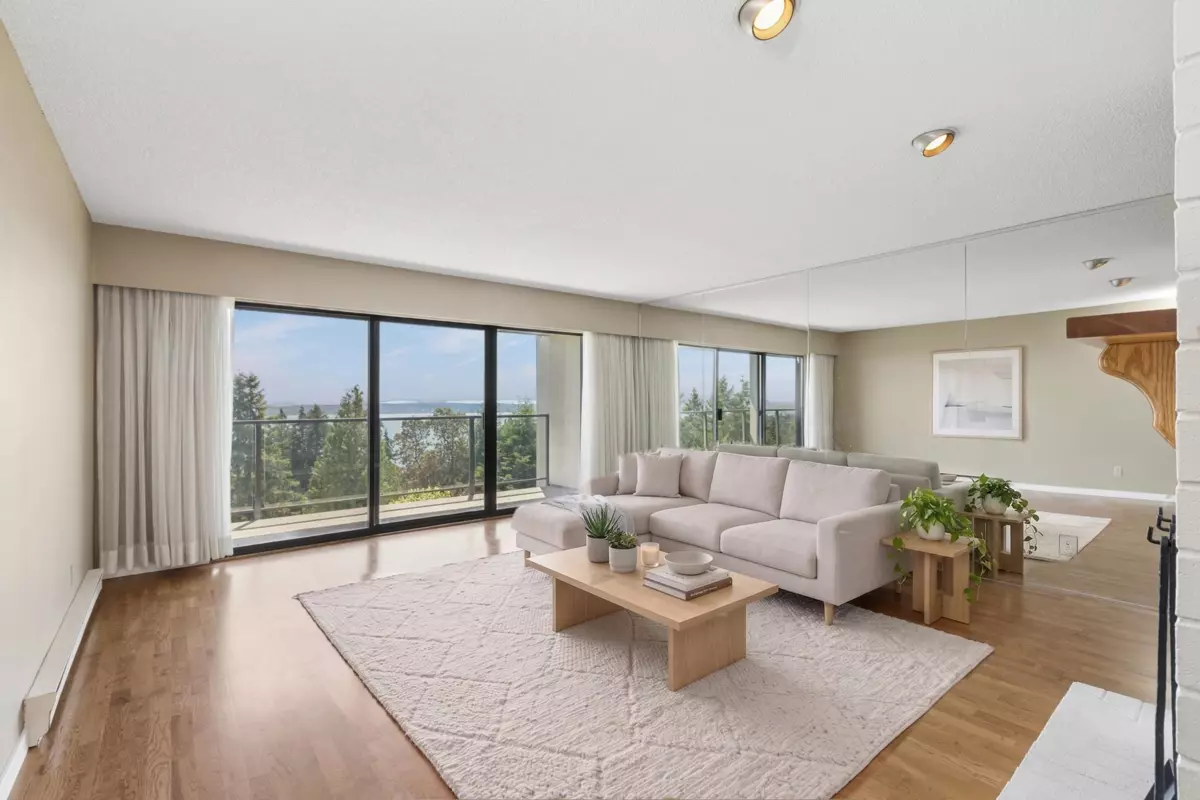 Family Room Photo of 8 2206 Folkestone Way, West Vancouver, BC