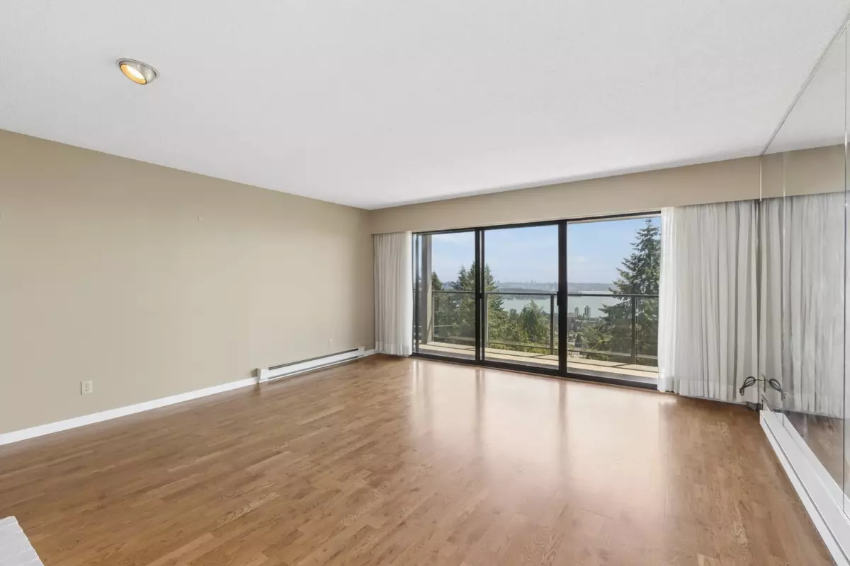 Living Room Photo of 8 2206 Folkestone Way, West Vancouver, BC