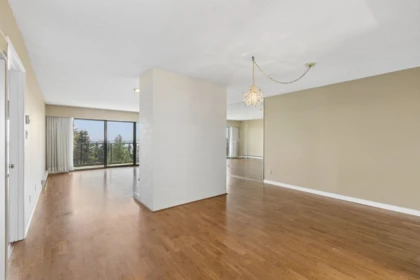 Kitchen Island Photo of 8 2206 Folkestone Way, West Vancouver, BC