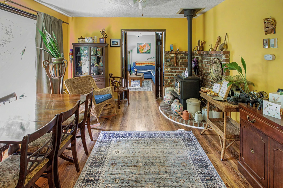 Dining Area Photo of 2588 Lower Road, Roberts Creek, BC