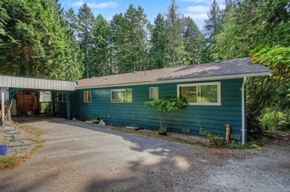Outdoor Deck Photo of 2588 Lower Road, Roberts Creek, BC