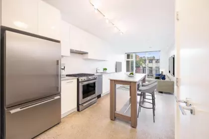 Kitchen Island Photo of 305 231 E Pender Street, Vancouver, BC