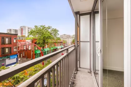 Powder Room Photo of 305 231 E Pender Street, Vancouver, BC
