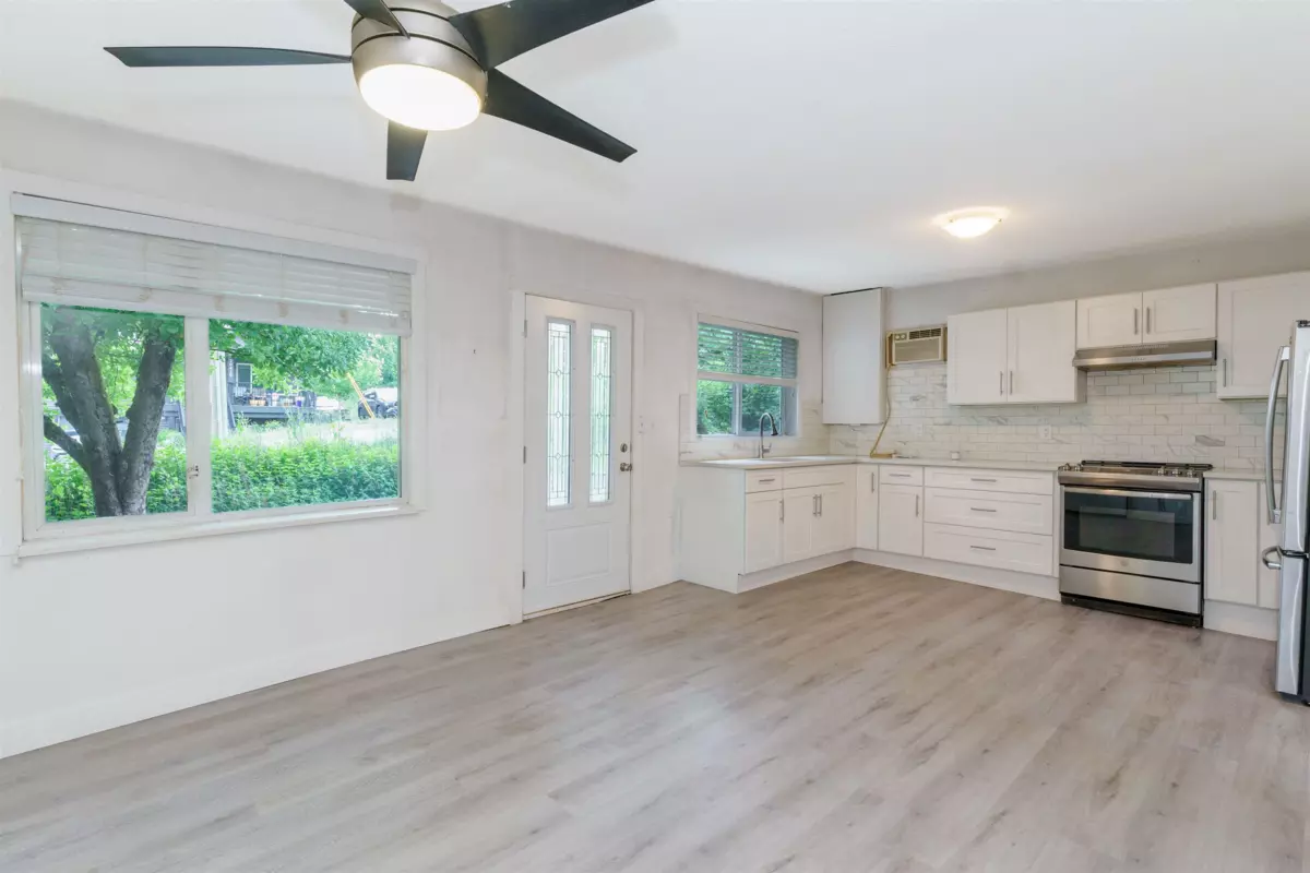 Dining Area Photo of 20420 Lorne Avenue, Maple Ridge, BC