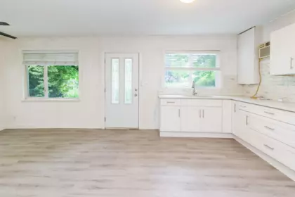 Kitchen Photo of 20420 Lorne Avenue, Maple Ridge, BC