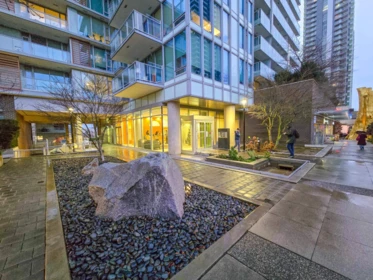 901 8131 Nunavut Lane, Vancouver, BC, Vancouver — Apartment/Condo for sale